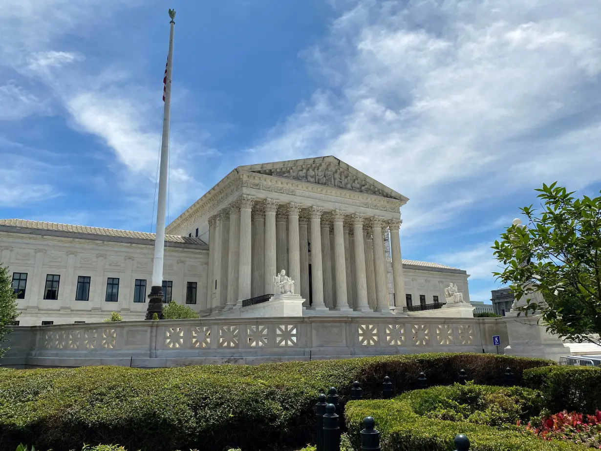 FILE PHOTO: The U.S. Supreme Court building in Washington