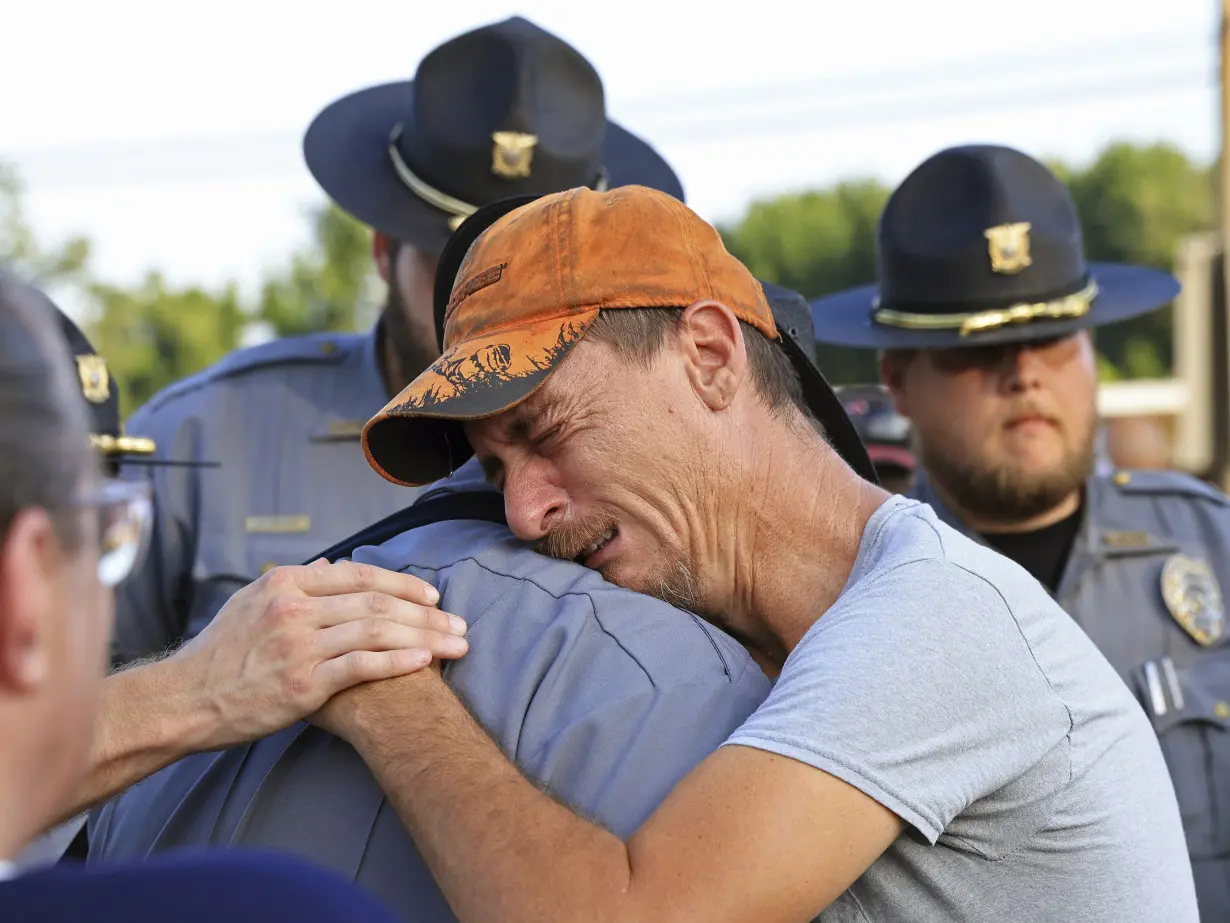 APTOPIX Grocery Store Shooting Arkansas Vigil