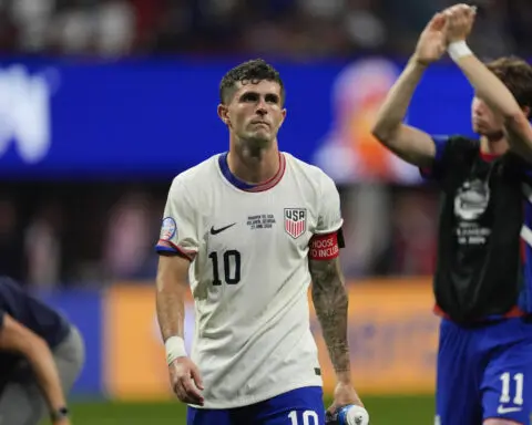 Panama scores late goal, beats shorthanded U.S. 2-1 at Copa America after Weah red card