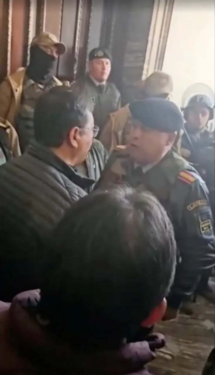 Bolivian president confronts Army general who led coup attempt