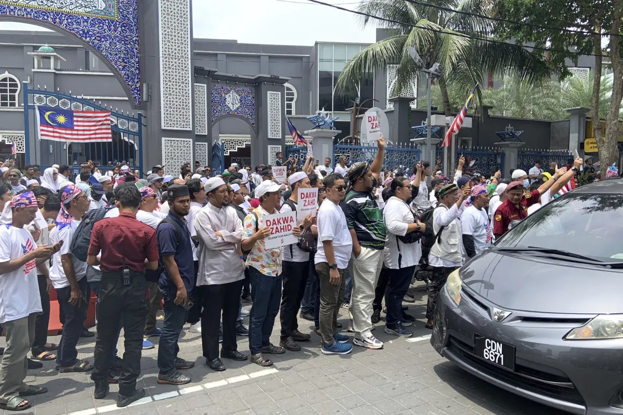 Hundreds protest against the Malaysian government after deputy premier's graft charges were dropped