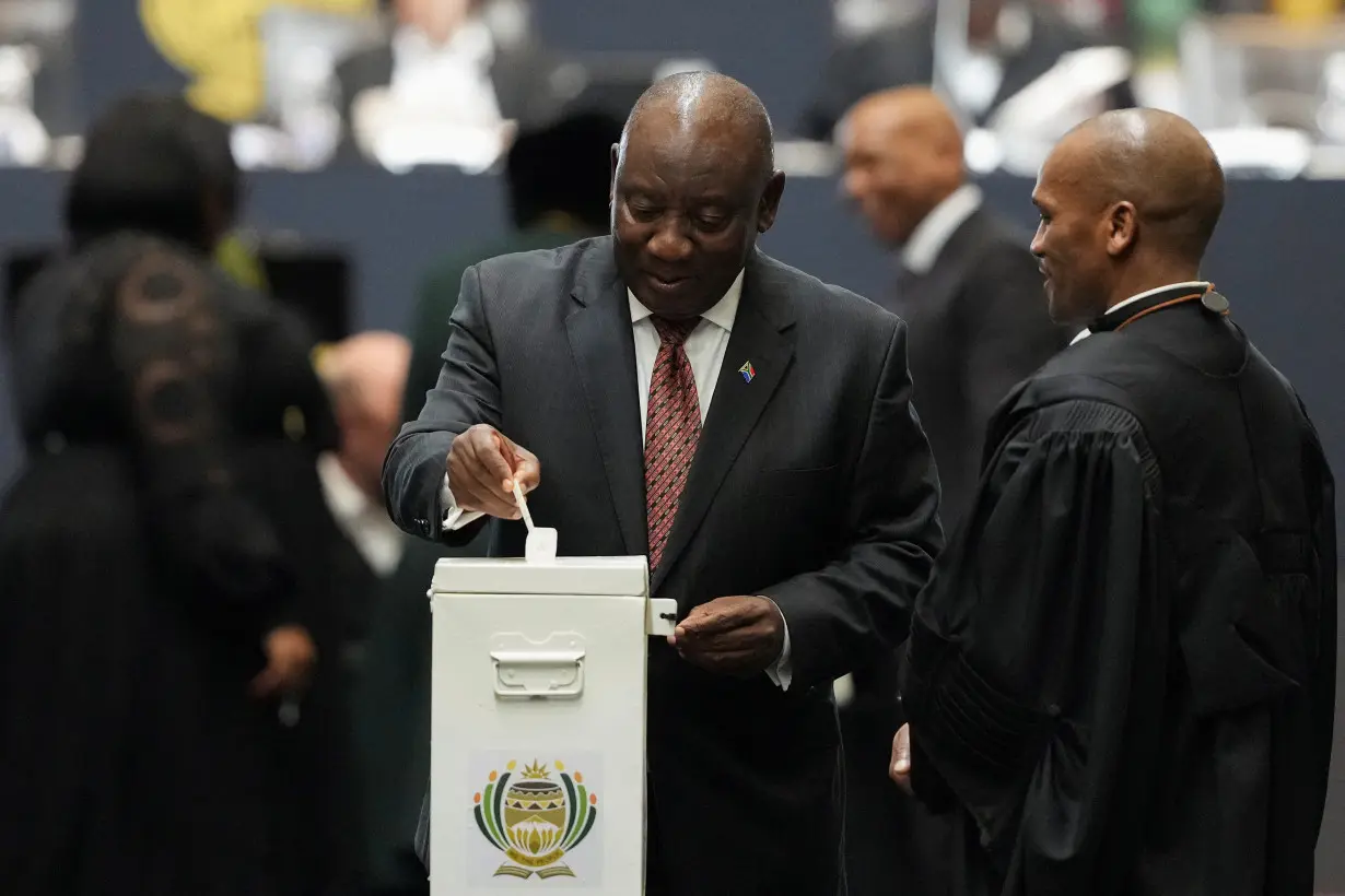 First sitting of parliament in Cape Town