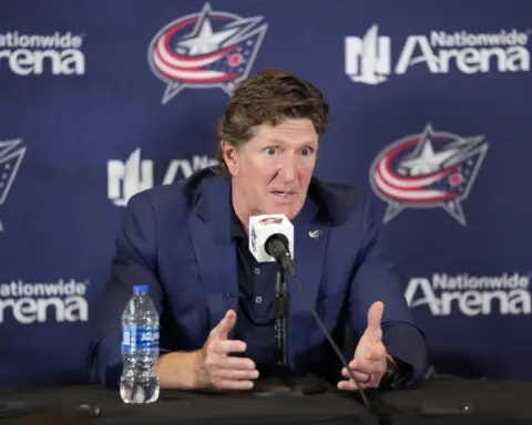 Mike Babcock resigns as Blue Jackets coach amid investigation involving players' photos