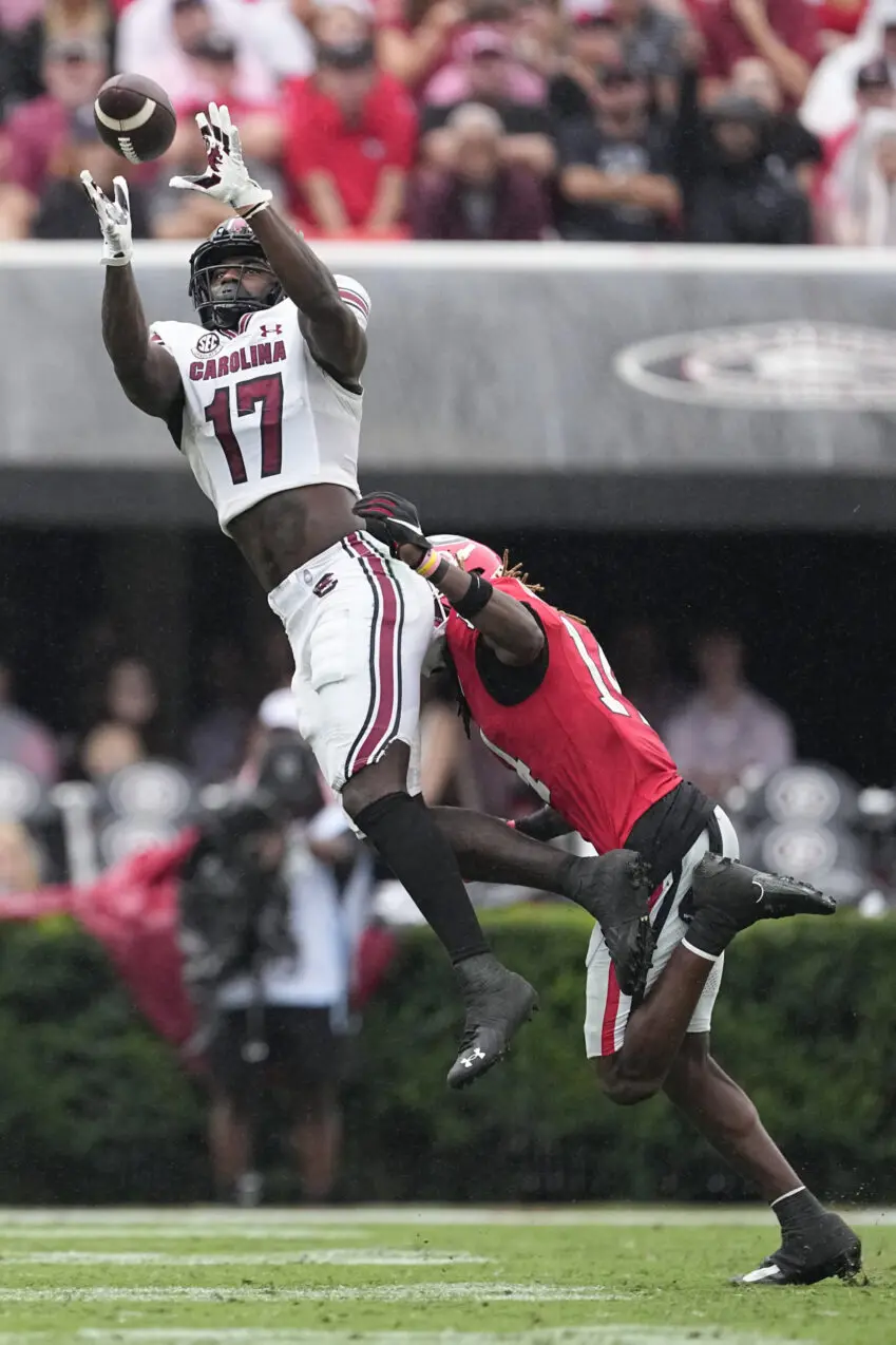 No. 1 Georgia bounces back from 11-point halftime deficit to beat South Carolina 24-14