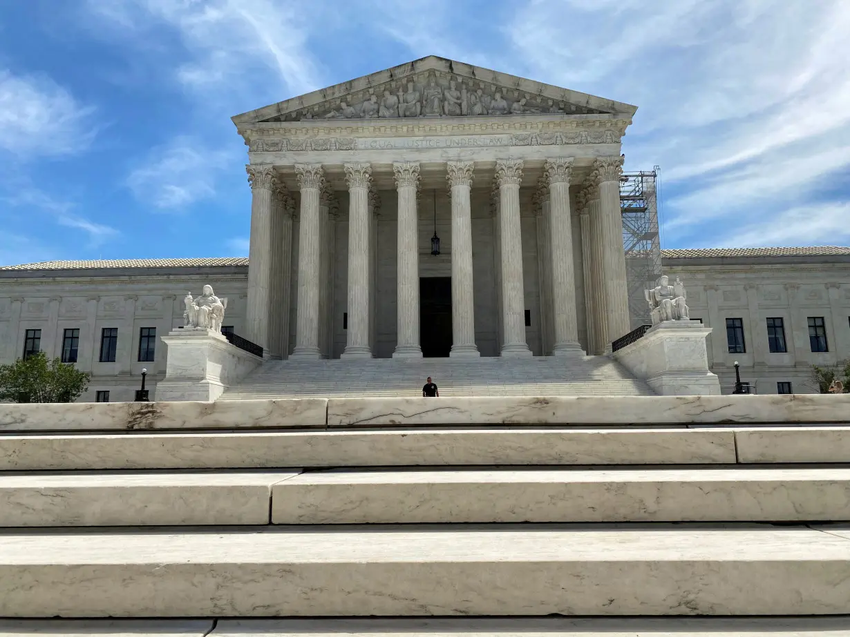 FILE PHOTO: The U.S. Supreme Court building in Washington