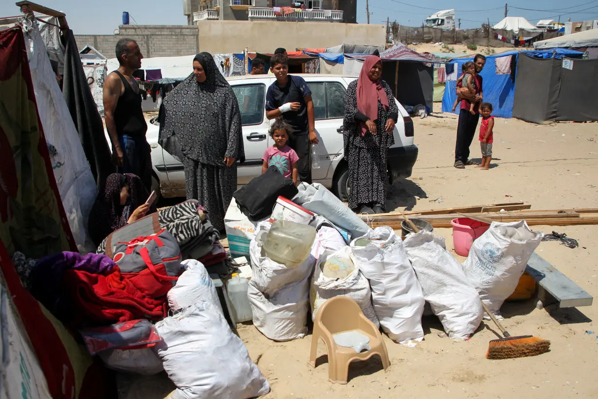 Palestinians flee Rafah due to an Israeli military operation