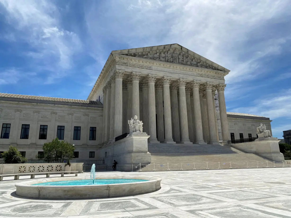 FILE PHOTO: The U.S. Supreme Court building in Washington