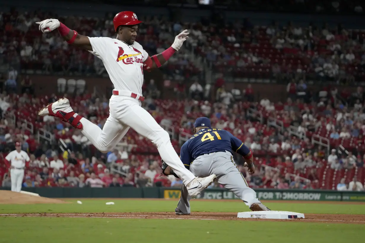 Wainwright gets 200th win as the Cardinals blank the Brewers 1-0