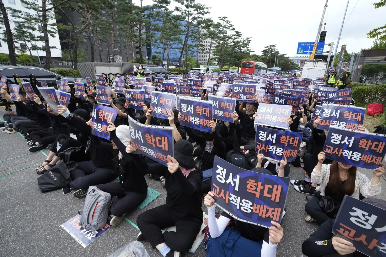 Thousands of South Korean teachers are rallying for new laws to protect them from abusive parents