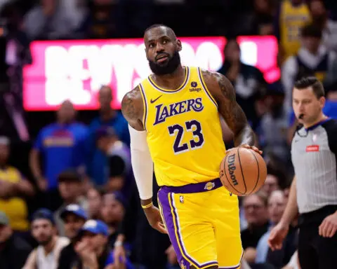 Reports: Lakers prep pitch, 3-year max deal for LeBron James