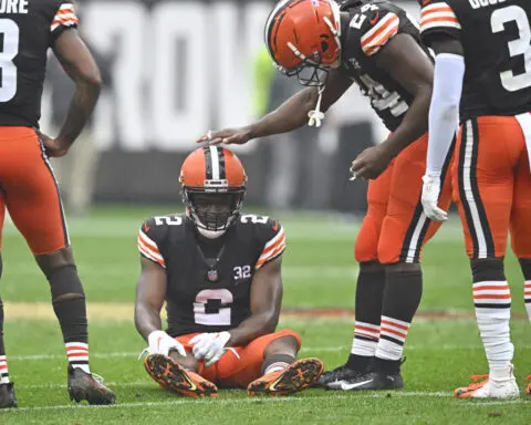 Browns WR Amari Cooper leaves practice with groin injury, questionable for Steelers on Monday night