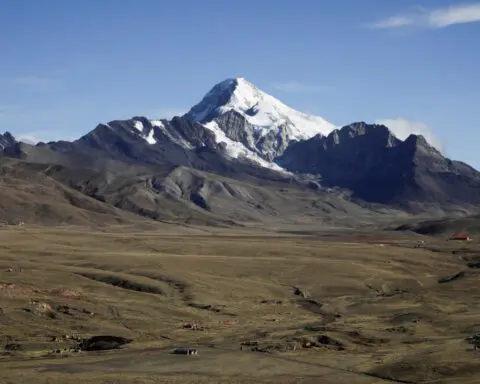 Bolivian scientists to track glacial changes at high speed with new equipment
