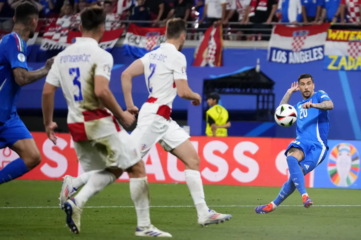 Italy advances at Euro 2024 after Zaccagni equalizer in injury time against Croatia