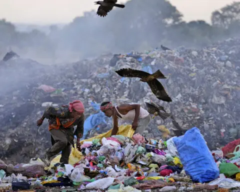 For India's garbage pickers, a miserable and dangerous job made worse by extreme heat