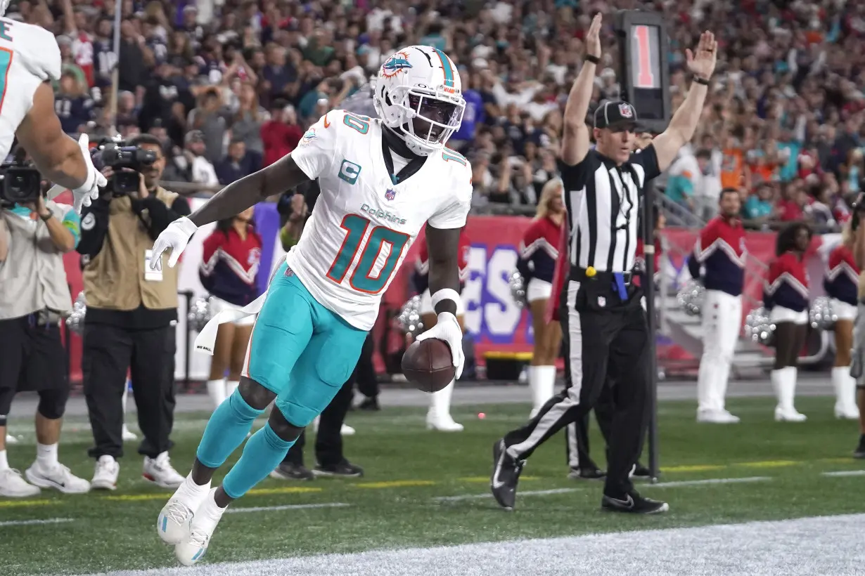 Mostert runs for 2 TDs, Tagovailoa throws for another as Dolphins hold off Patriots 24-17