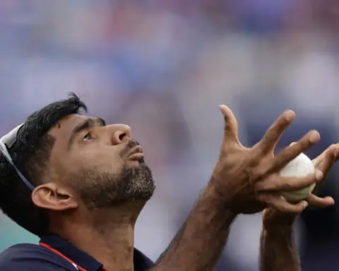 India beats United States by 7 wickets at the cricket Twenty20 World Cup