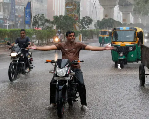 India's monsoon overcomes delay, set to cover country on time