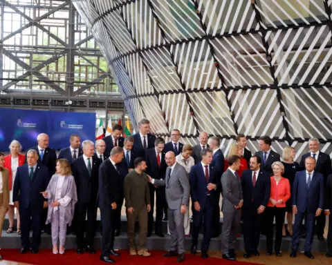Ukraine signs security pacts with EU, Lithuania and Estonia