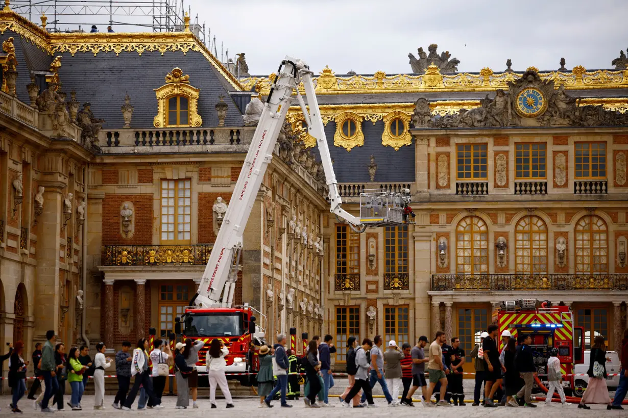 Fire breaks out at the Versailles Palace, swiftly brought under control