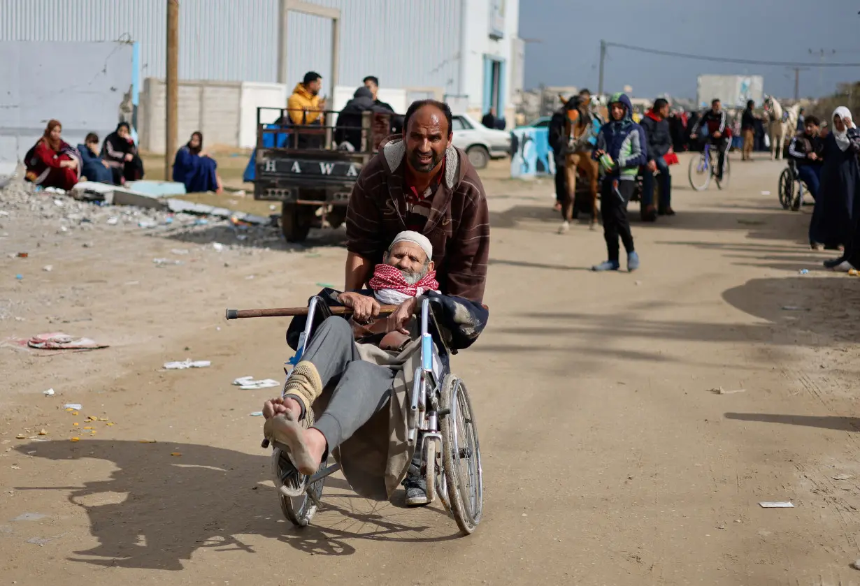 Palestinians arrive at Rafah after being evacuated from Nasser hospital