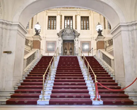 Sweden's foremost opera and ballet theater fined $300,000 for 2023 fatal fall of stage technician