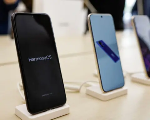 Huawei tops China smartphone sales leading to 618 festival, up 42.4% y/y