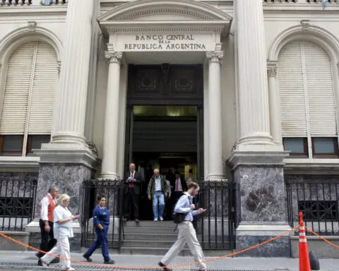 Argentina extends currency swap with China, defusing repayment fears