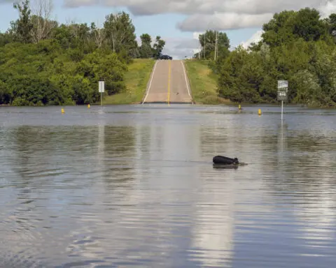 Flooding forces people from homes in some parts of Iowa while much of US broils again in heat