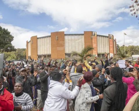 Zimbabwe police quash opposition courthouse protest over prolonged detention of activists