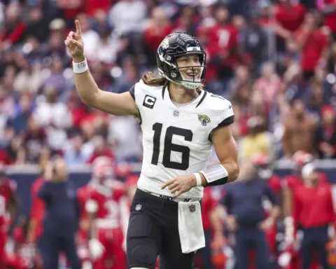 Jaguars QB Trevor Lawrence signs $275M contract