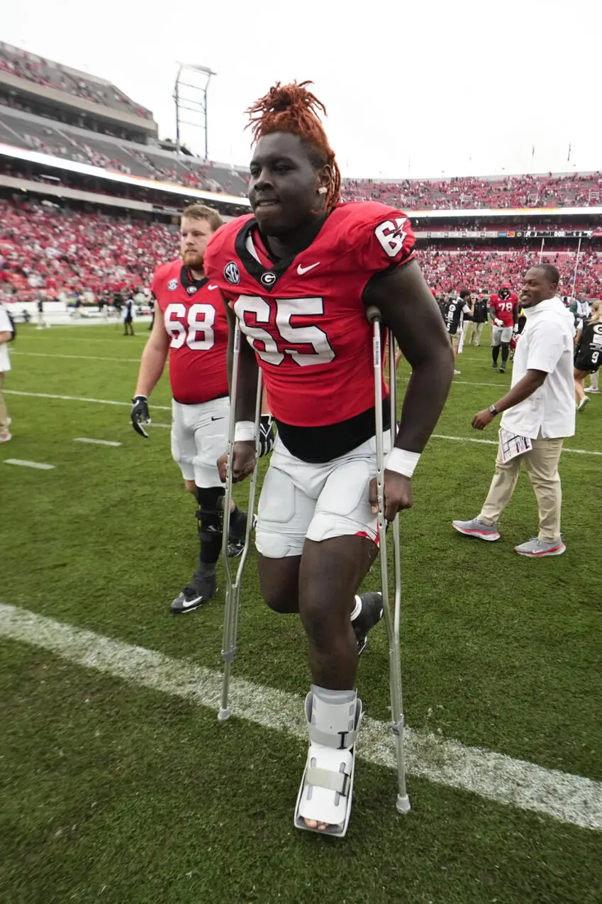 No. 1 Georgia bounces back from 11-point halftime deficit to beat South Carolina 24-14