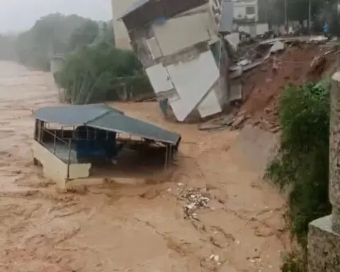 Xi calls for all-out flood rescue effort as storms pound southern China