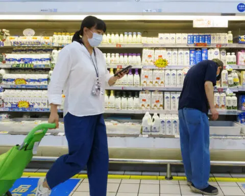 China welcomes US dairy firms expanding in the country, vice minister says