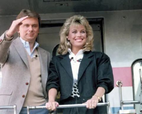 ‘Wheel of Fortune’: Vanna White bids an emotional goodbye to Pat Sajak