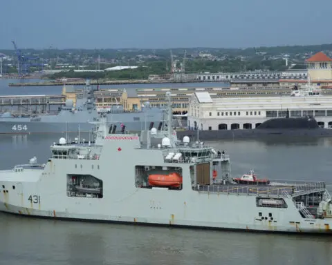 US attack sub, Canada navy patrol ship arrive in Cuba on heels of Russian warships