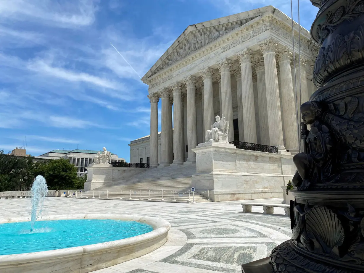 FILE PHOTO: The U.S. Supreme Court building in Washington