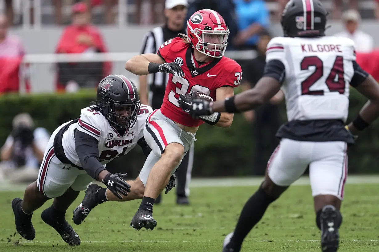 No. 1 Georgia bounces back from 11-point halftime deficit to beat South Carolina 24-14