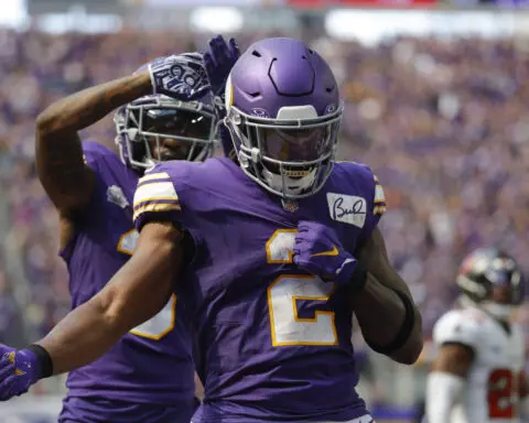 Vikings RB Mattison calls out racial slurs directed at him on social media after loss to Eagles