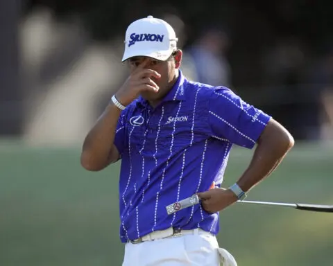 DeChambeau a one-man show at Pinehurst No. 2 and leads US Open by 3