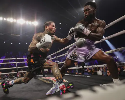 'Tank' Davis knocks out Martin in the 8th round to keep WBA lightweight title