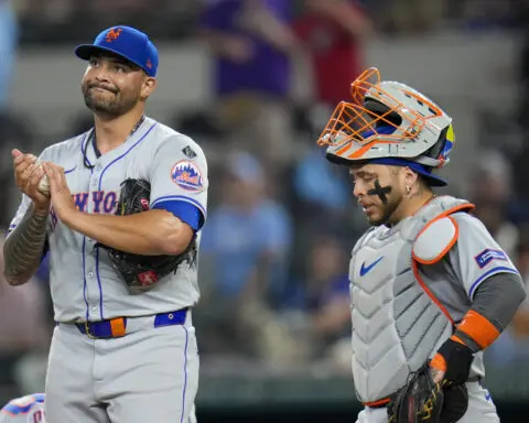 Mets starter Sean Manaea took no-hitter into 6th, even after Texas scored in 1st