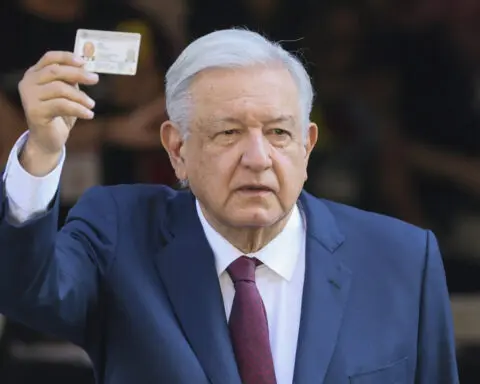 Mexico's outgoing president vows to pursue changes to Constitution despite market nervousness