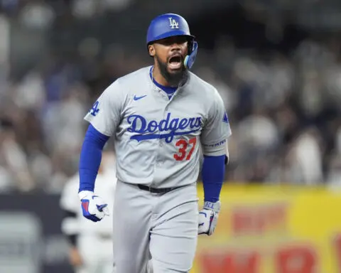 Teoscar Hernández powers Dodgers to 11-3 win over Yankees