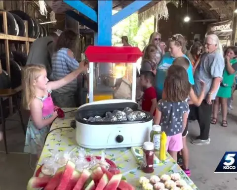 6-year-old girl gets special ribbon cutting ceremony for entrepreneurship