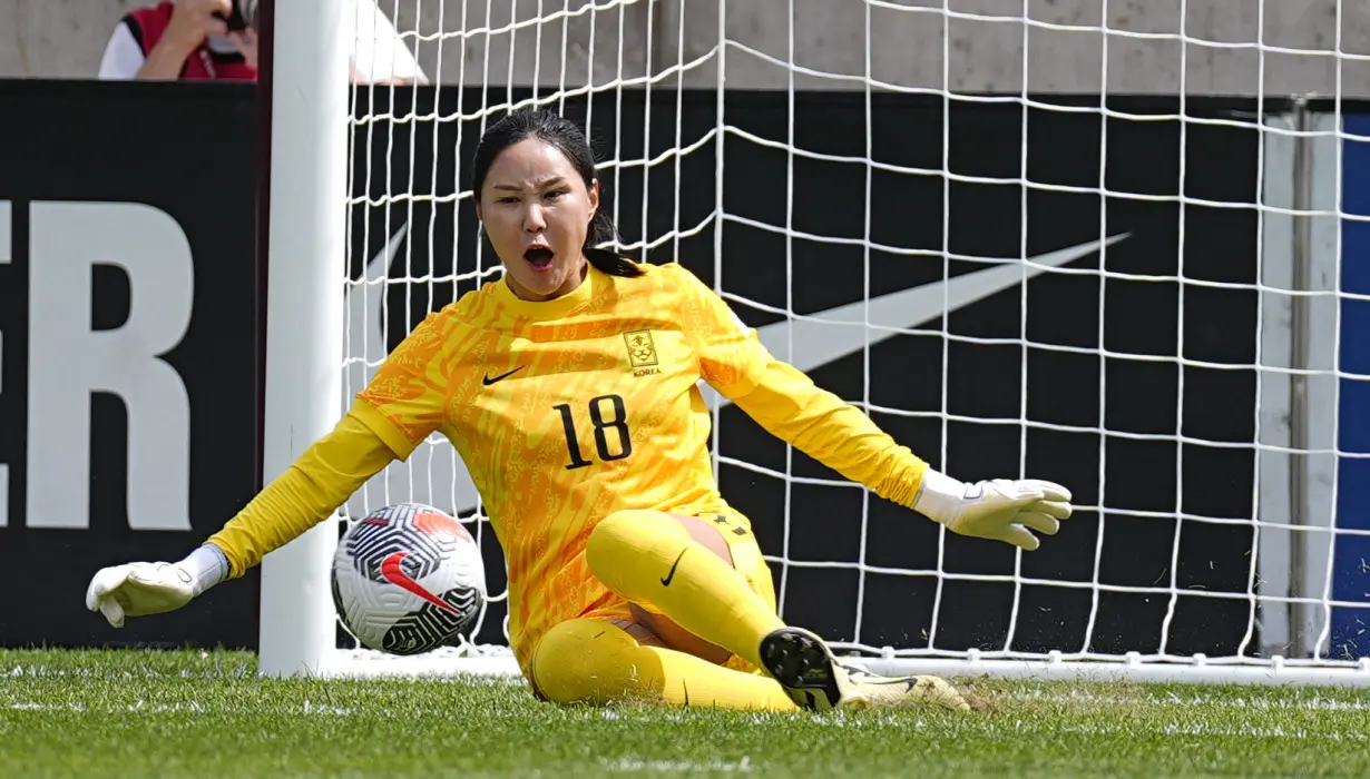 Coach Emma Hayes makes successful debut with US women's national team in 4-0 win over South Korea