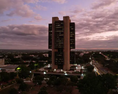 Brazil's current account deficit to shrink after change to crypto rule
