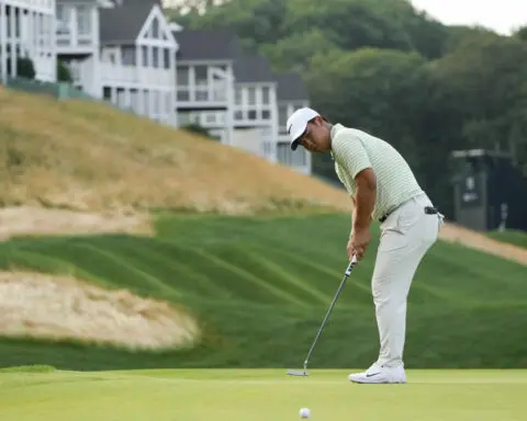 Tom Kim clings to a 1-shot lead over Scheffler and Bhatia in rain-delayed Travelers