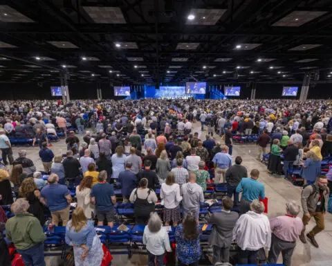 Southern Baptists narrowly reject formal ban on churches with any women pastors