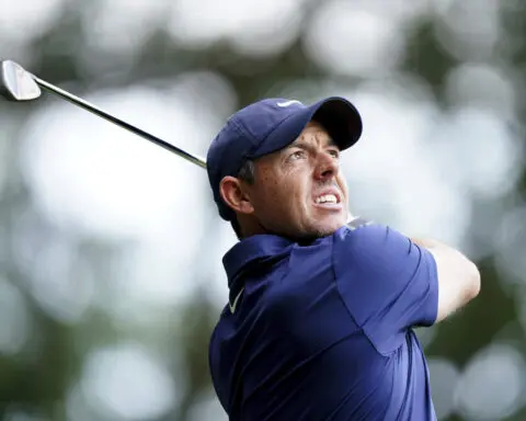 Aberg makes it look easy and leads by 2 at Wentworth as he pursues another win