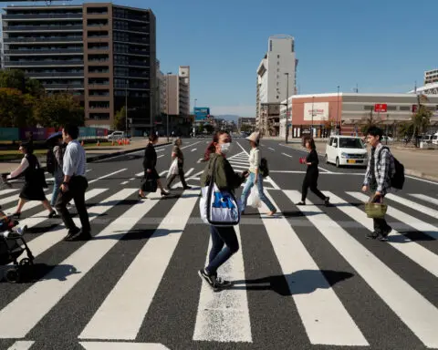Japan May jobless rate unchanged at 2.6%, job availability down